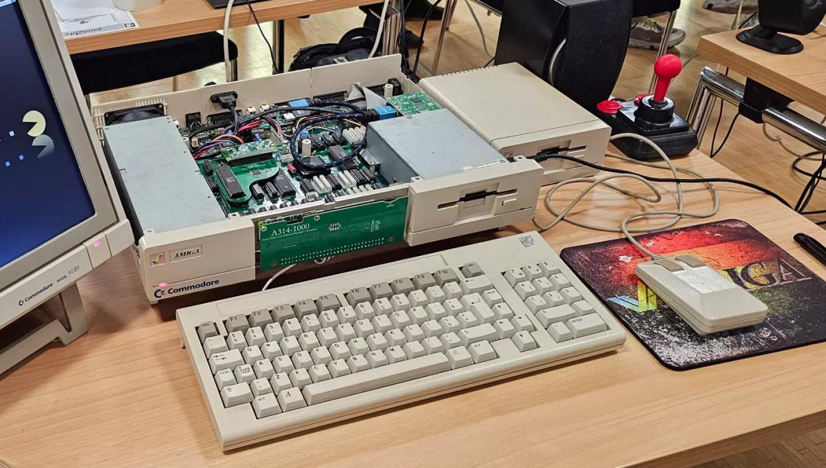 Amiga – računalnik iz prihodnosti, ki je leta 1985 pristal na domači mizi Amiga – računalnik iz prihodnosti, ki je leta 1985 pristal na domači mizi